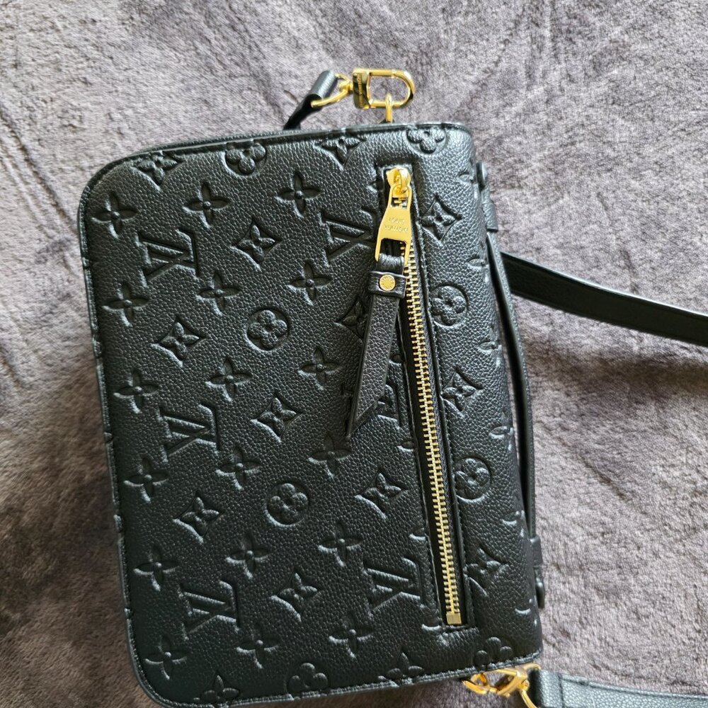 Louis Vuitton - Picture 4 of 16